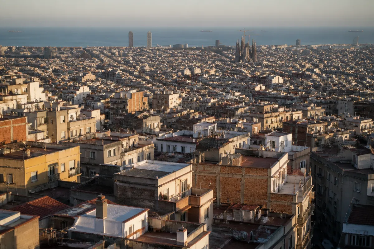 Vista de tejados de Barcelona y el área metropolitana, zonas donde se desplaza el cerrajero urgente